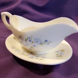 Sweet & dainty gravy/syrup boat ROCK GARDEN